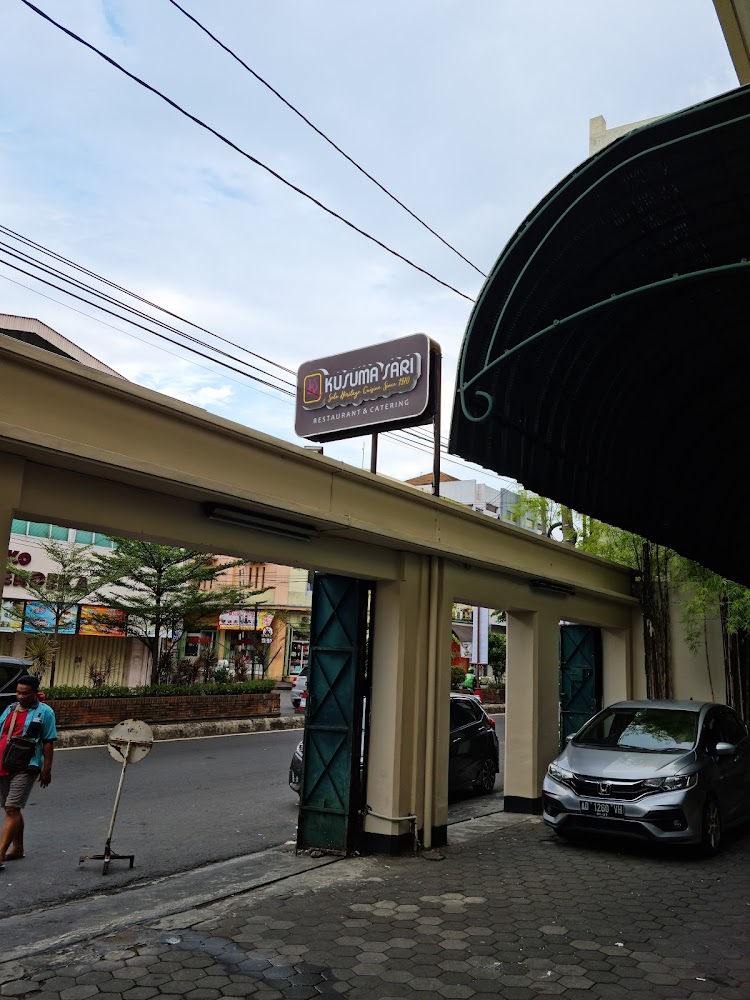 Slamet Riyadi outlet